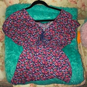 Cute blouse with a floral print